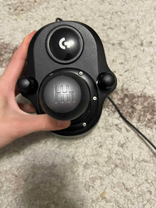 Logitech G29 + Shifter + педали | PS4/PS5/PC | Отлично състояние