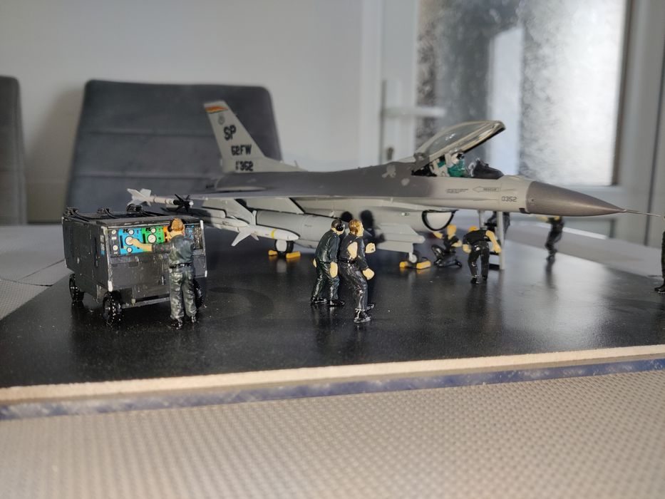 Diorama avion F-16 C/J  la scara 1/48