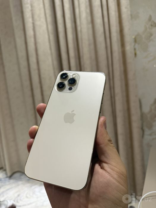 Iphone 12 pro max 256 g holati yangi birorta qirilgan joyi yoq