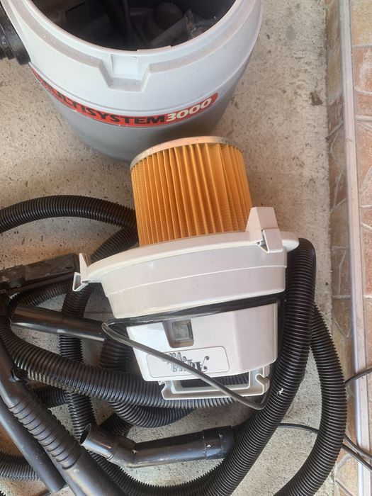 Vand masina pentru curatat mocheta sau covoare