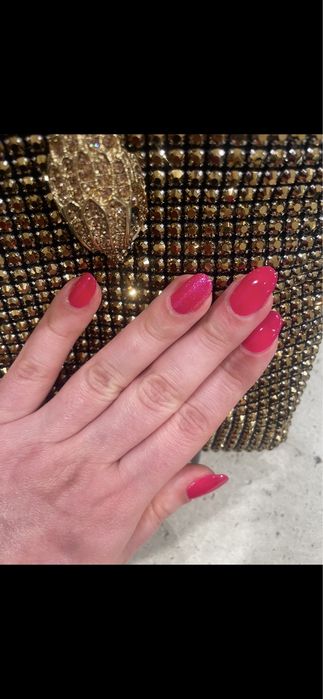 Servicii de coafor machiaj frizerie si unghii cu gel