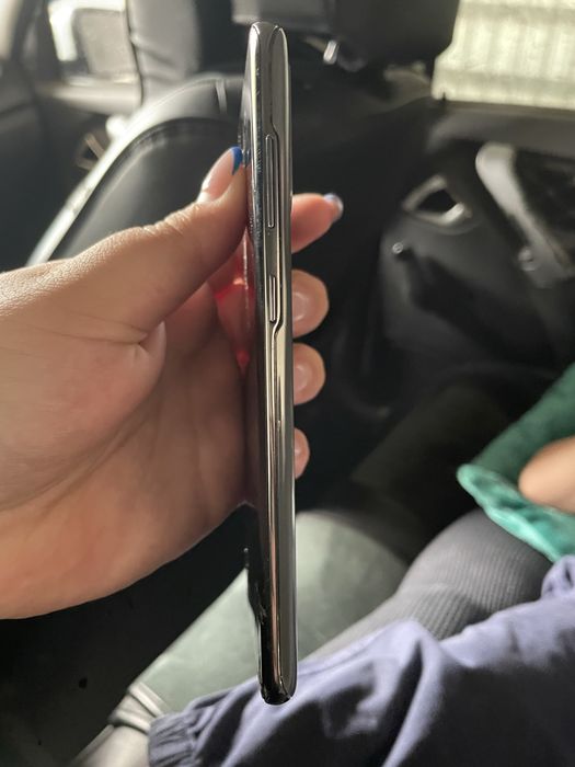 Продам б\у смартфон  Samsung S20