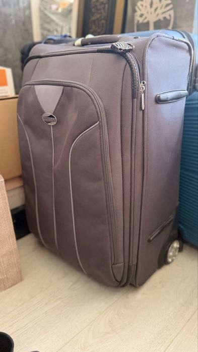 Продаю чемоданы S, M American Tourister