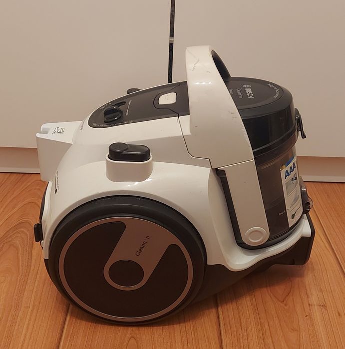 Vând aspirator fără sac Bosch BGS05A222, 700 W Alb