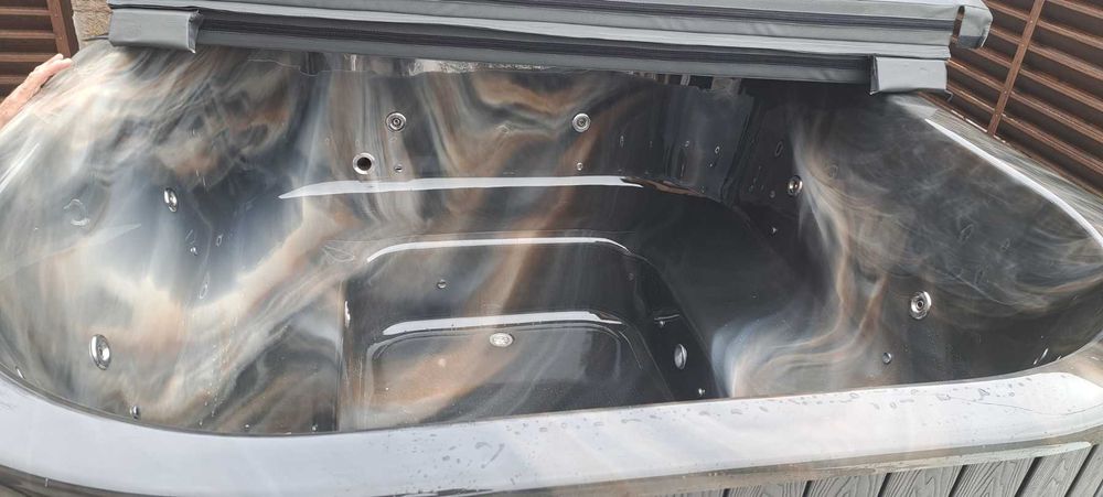 Джакузи с вградена печка на дърва и хидромасаж