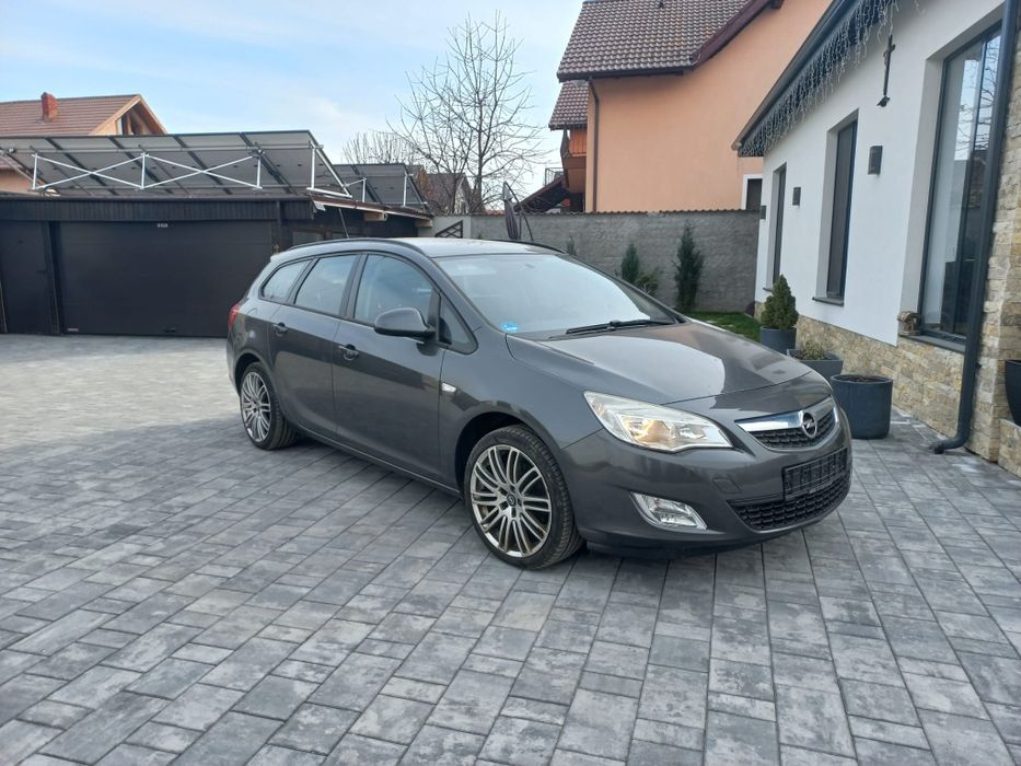 Opel Astra  J  Sport Tourer 1.7 D  Facelift 2013