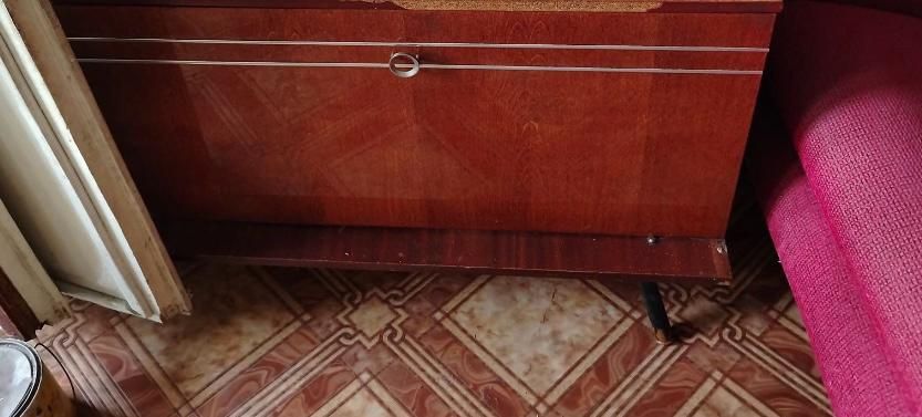 Продам мебель  столы, матрасы