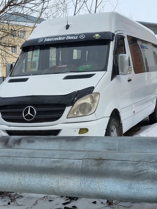 Два микроавтобуса