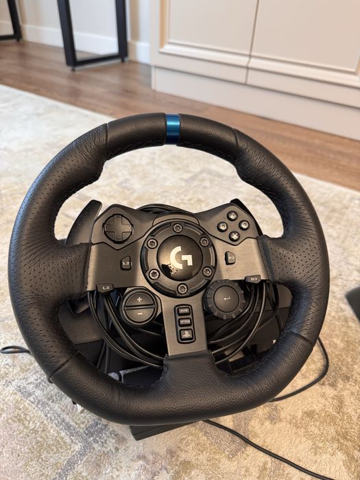 Руль Logitech G923.