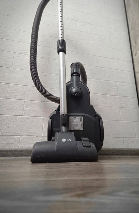 Продается пылесос LG