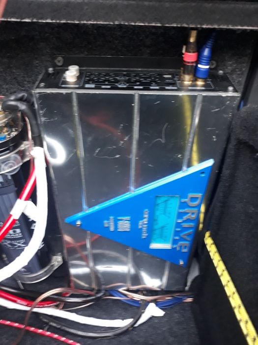 Amplificator Crunch in 4 canale..Funcționează perfect.