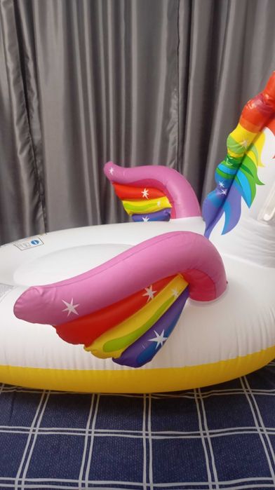 Надуваем еднорог за басейн.