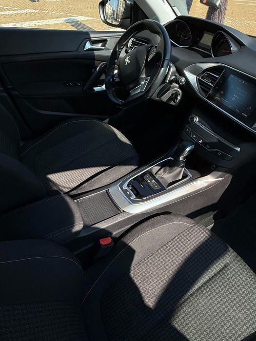 Peugeot 308 Черен цвят