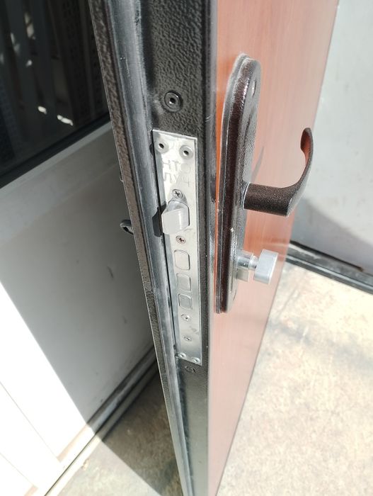 Буу есик сатылады