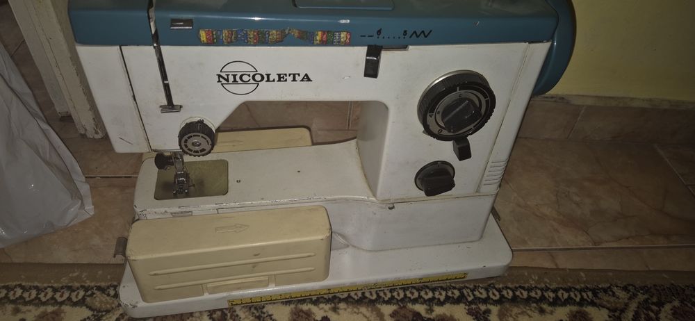 Vând doua Masini de cusut