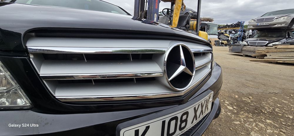Оригинална предна решетка Mercedes C-Class W204