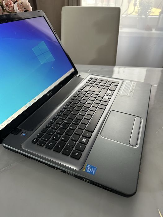 Acer Aspire E1, 17 inch, Procesor Intel Pentium, 4Gb Ram, 500Gb HDD.