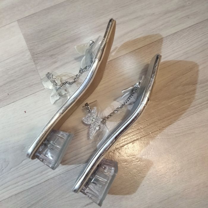 Продам красивые босоножки