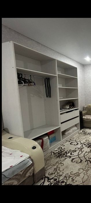 Продается мебельный шкаф
