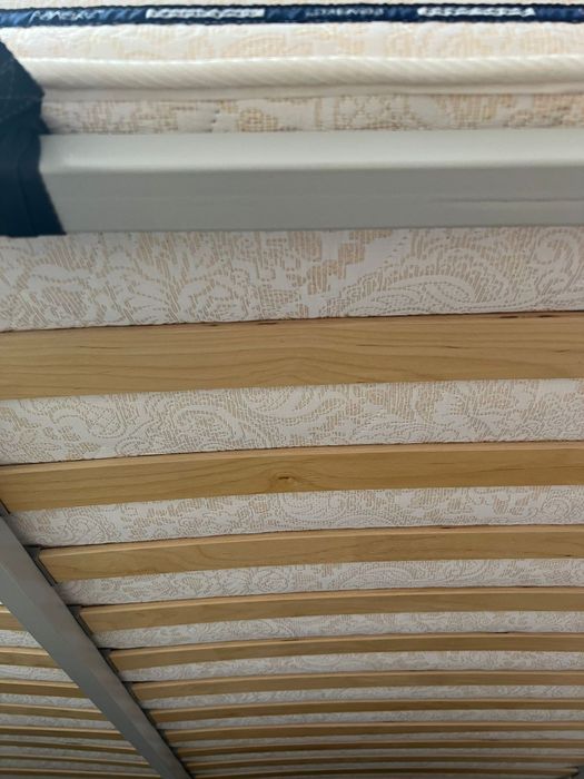 Двуспальная кровать