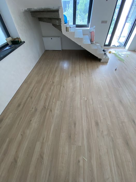 Ламинат териш . Arzonchi Usta Qidirvotganla tel Qimasin.