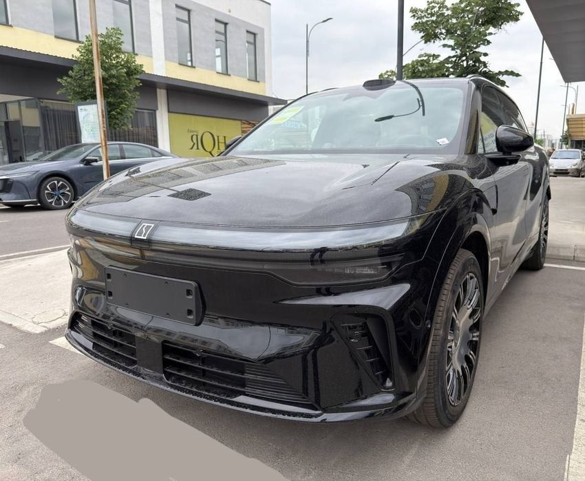 Zeekr 7x qora kuzov