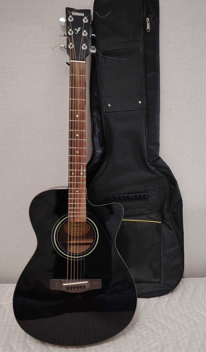 Продаётся акустическая гитара Yamaha FS100C с чехлом в комплекте