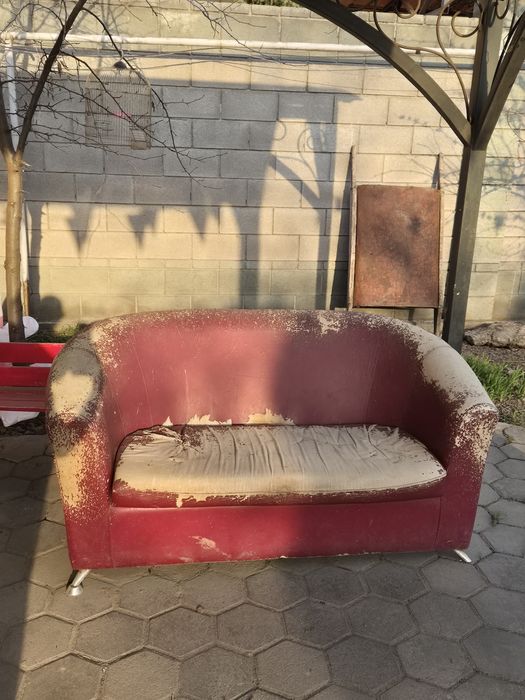 Отдам даром диван