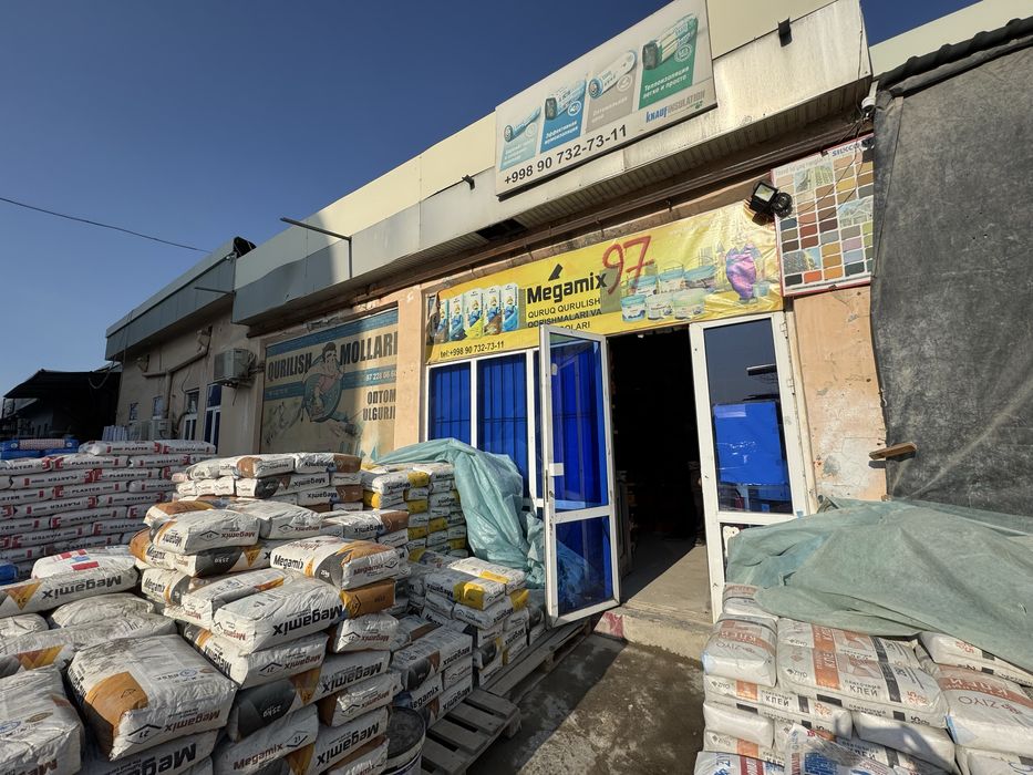 Навоий шахар дархон бозорда 54квм (9*6, подвали хам бор)дукон сотилади