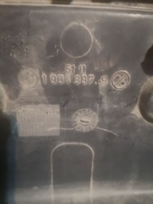 БМВ Е34, накладка под номер.