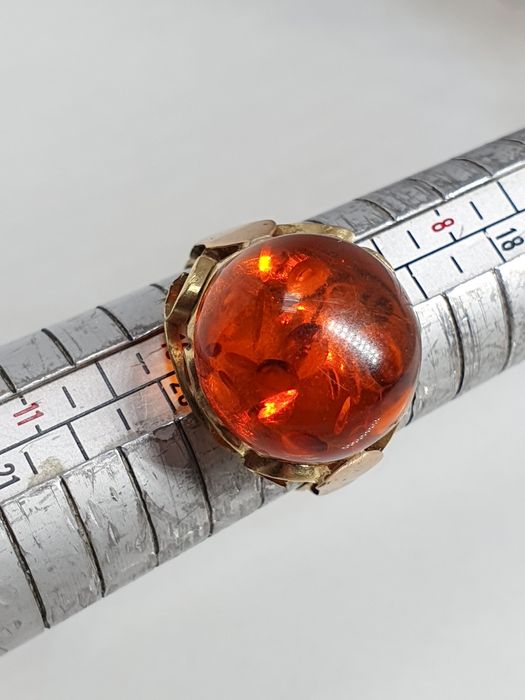 Inel din aur de 14K cu chihlimbar roșu – mărimea 61 – 3,81 g