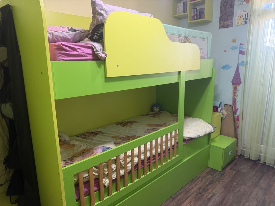 Триетажно легло и мебели за детска стая