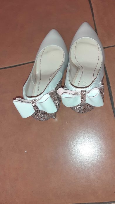 Pantofi Stiletto piele naturala, culoare bej sidefat,masura 38, noi