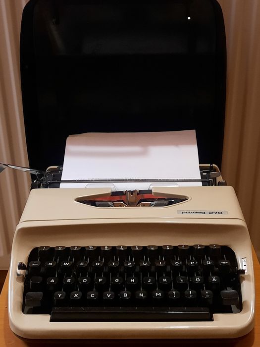 Mașină de scris Privileg 270 impecabilă