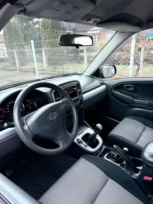 Suzuki Grand Vitara 1.6i 16V 4x4 mic\Mare 2004