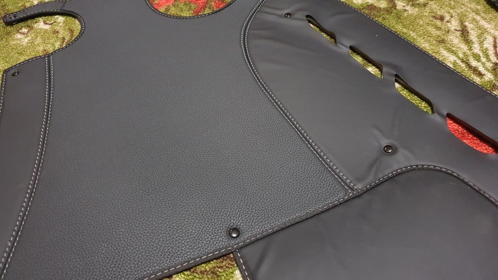 Накидка на приборную панель экокожа Spark