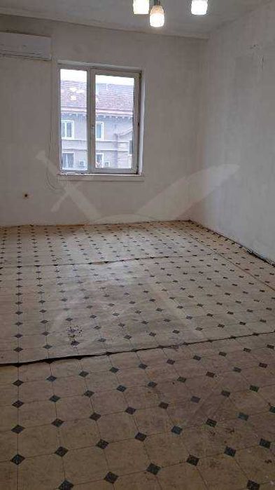 Продава се Тристаен апартамент в Пловдив, Център - 70 кв.м за 831 €/кв.м - Снимка #1