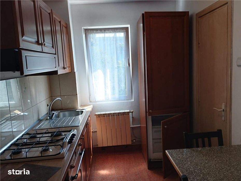 2 camere semidecomandate, Centru