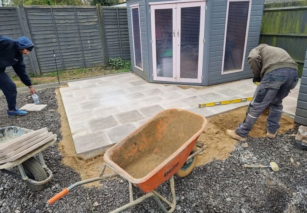 Montaj Gazon  Artificial /  Amenajari Curti , locuri de joaca etc...