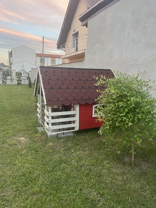 Căsuță de curte de lemn