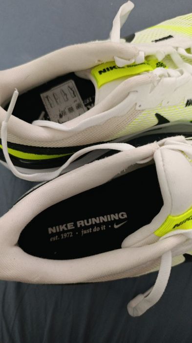 Продам модные кроссовки