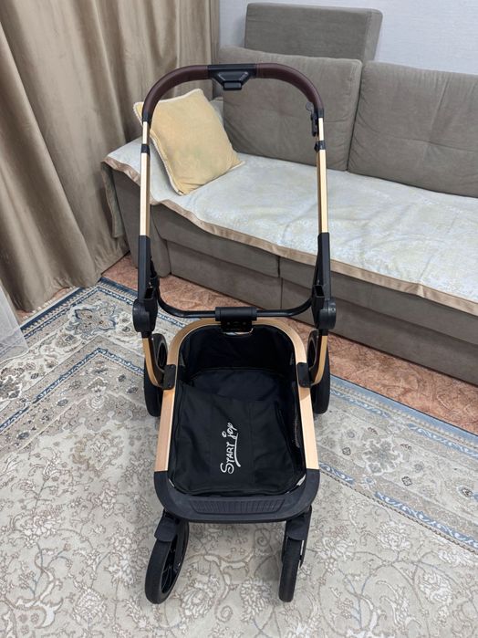 Продам коляску универсальную 3 в 1