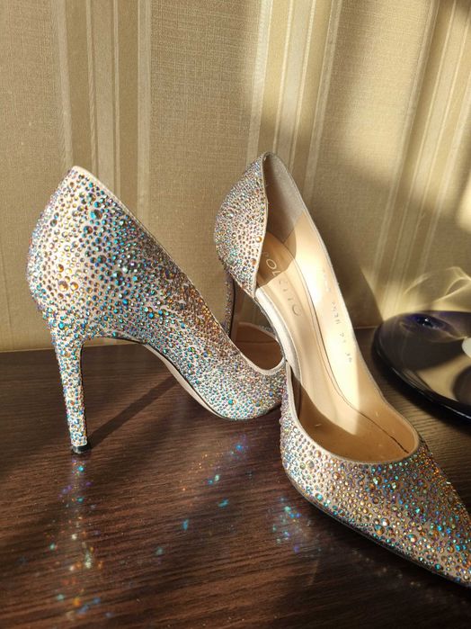 Туфли со стразами р. 35-36