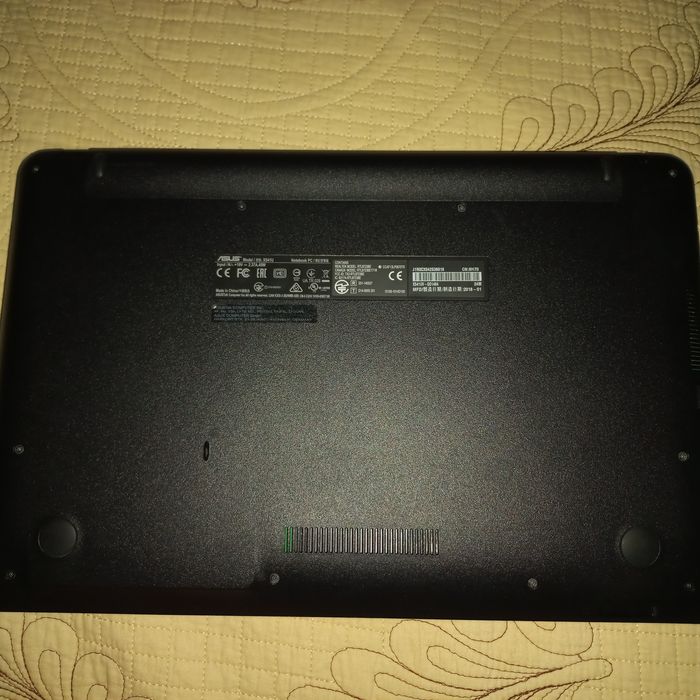 Vând laptop pentru piese