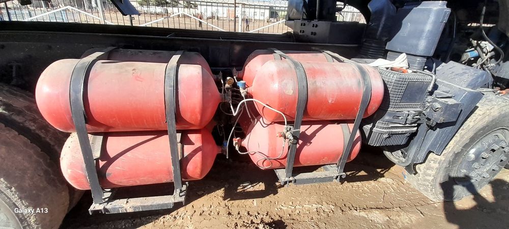 Срочный сотилади 8 та бор