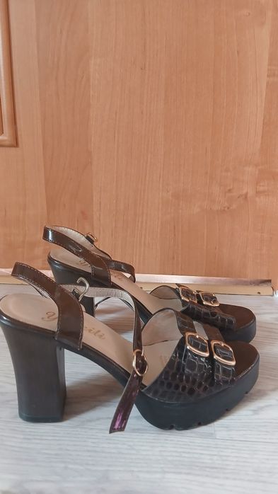 Продаю обувь в хорошем состояний