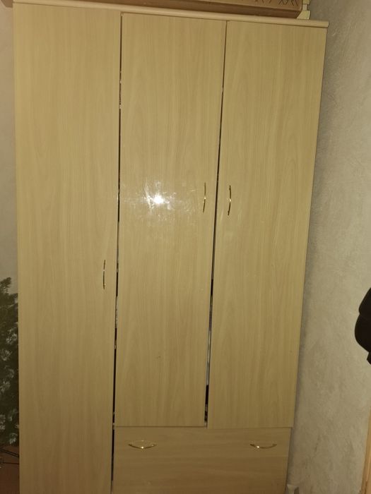Продам шкаф плотяной