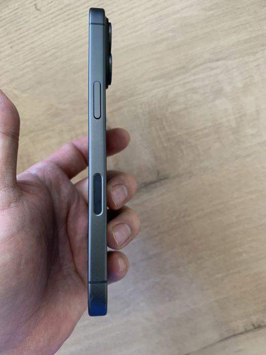 Продам Айфон 17. 256 GB. 100% Sim + ESim