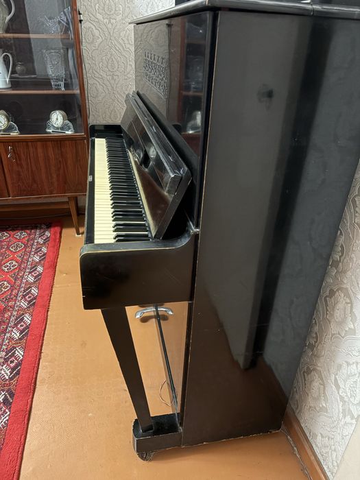 Пианино черного цвета Ростов-Дон в хорошем состоянии продаётся