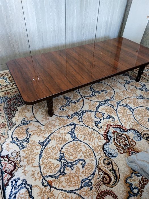 Мебельный, лакированный стол, размер1,90×90 см